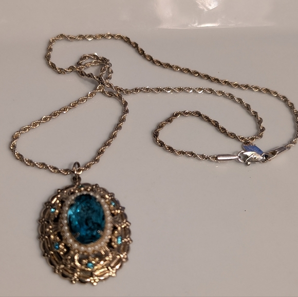 Vintage Coro Pegasus Blue Topaz Oval Pendant Necklace - Picture 4 of 9